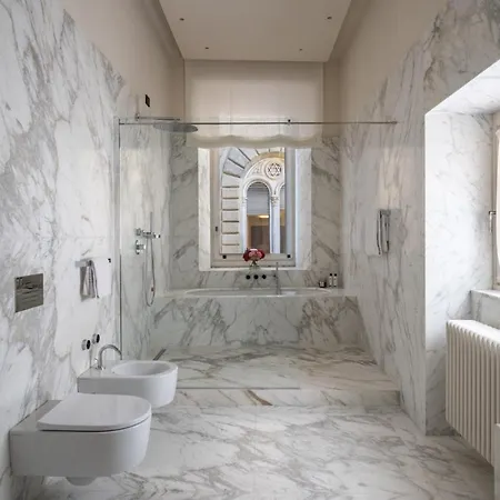 - Palazzo Signoria Luxury 8 *
