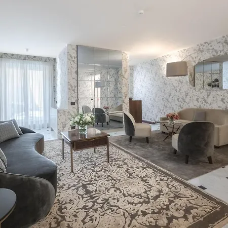 - Palazzo Signoria Luxury 8 Апартаменты